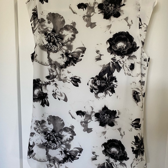 RW&CO Black & White Floral Top - Picture 5 of 5